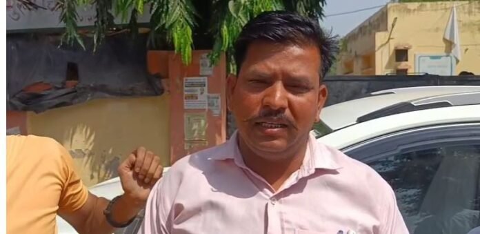 karamacara_72a438e30b8abedd74027be0aa6f61d6.jpeg आगरा न्यूज:सीएमओ कार्यालय पर जड़ा ताला, एनएचएम संविदा कर्मियों का जोरदार प्रदर्शन; जमकर हुई नारेबाजी - Nhm Contract Workers Protest At Agra Cmo Office, Demand Regularisation