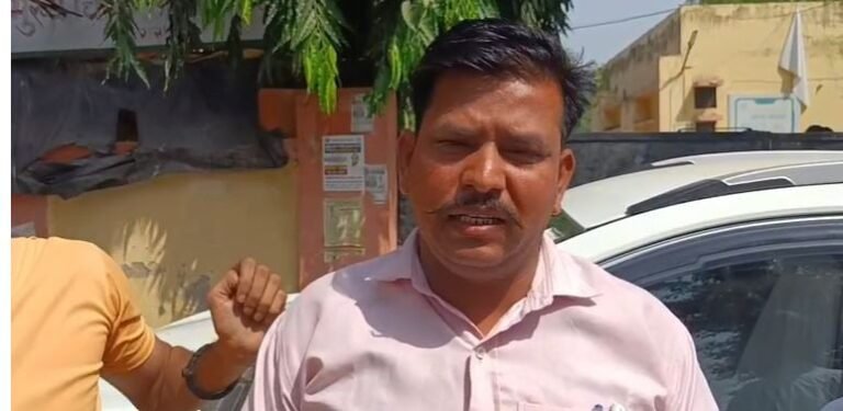 आगरा न्यूज:सीएमओ कार्यालय पर जड़ा ताला,  एनएचएम संविदा कर्मियों का जोरदार प्रदर्शन; जमकर हुई नारेबाजी – Nhm Contract Workers Protest At Agra Cmo Office, Demand Regularisation
