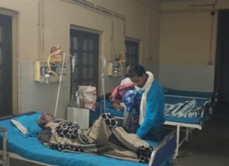 Basti News:एक स्टाफ नर्स के भरोसे चार वार्ड…मरीजों की देखभाल पर संकट – Four Wards Dependent On A Single Staff Nurse… Patient Care At Risk कर्मचारियों की कमी के चलते रात में बंद रहा आईसीयू वार्ड संवाद