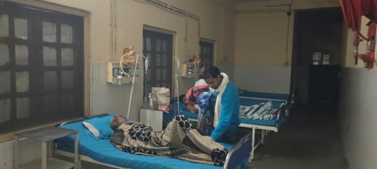 Basti News:एक स्टाफ नर्स के भरोसे चार वार्ड…मरीजों की देखभाल पर संकट – Four Wards Dependent On A Single Staff Nurse… Patient Care At Risk