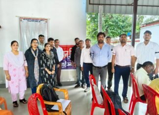 Basti News:काली पट्टी बांध थाना समाधान दिवस में पहुंचे लेखपाल, जताया विरोध – Lekhpal Arrives At The Police Station’s Grievance Redressal Day Wearing A Black Armband To Register A Protest Basti News:काली पट्टी बांध थाना समाधान दिवस में पहुंचे लेखपाल, जताया विरोध - Lekhpal Arrives At The Police Station's Grievance Redressal Day Wearing A Black Armband To Register A Protest