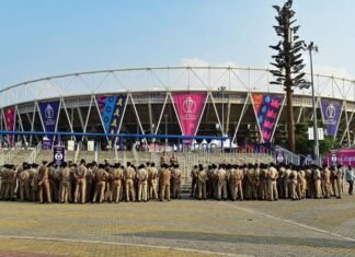 अहमदाबाद में बम धमकी से मचा हड़कंप, 10 स्कूलों के बाद दो स्टेडियम को भी धमकी