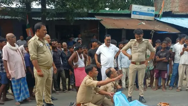 महराजगंज में सड़क हादसा: ट्रक की चपेट में आने से बाइक सवार दो युवकों की मौत