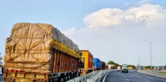 सोनौली बॉर्डर पर ट्रकों की कतार घटकर हुई तीन किमी, 702 मालवाहक वाहन भेजे गए नेपाल