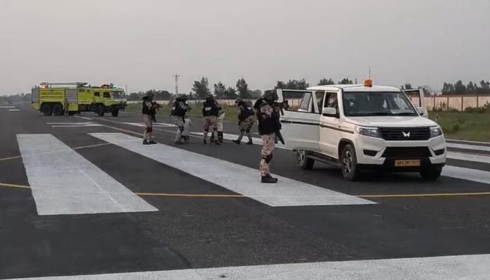 Shravasti News:श्रावस्ती एयरपोर्ट पर एंटी-हाईजैकिंग मॉकड्रिल - Anti-hijacking Mock Drill At Shravasti Airport