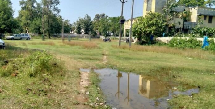 maraga-para-bhara-pana-va-kacaugdha_e49939f5ebaab697324f3ae3b76db7d6.jpeg मार्ग पर भरा पानी व कीचड़