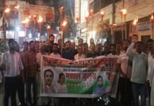 अलीगढ़:कांग्रेसियों ने निकाला मशाल जुलूस, मुख्य चुनाव आयुक्त के इस्तीफे की मांग – Congress Workers Took Out A Torchlight Procession अलीगढ़:कांग्रेसियों ने निकाला मशाल जुलूस, मुख्य चुनाव आयुक्त के इस्तीफे की मांग - Congress Workers Took Out A Torchlight Procession