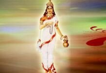 नवरात्रि के दूसरे दिन मां ब्रह्मचारिणी की आराधना, जानें पूजा का महत्व और धार्मिक मान्यताएं