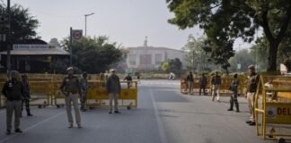 दिल्ली में आज से कड़ी पाबंदी, 5 या उससे ज्यादा लोगों की सभा पर रोक