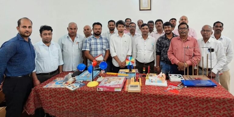 Basti News:शिक्षकों को रोबोटिक्स से थ्रीडी मॉडल तक का दिया प्रशिक्षण – Teachers Were Trained In Everything From Robotics To 3d Modeling