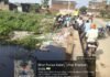 Shravasti News:नाला साफ हुआ, किसानों ने ली राहत की सांस – Drain Cleaned; Farmers Heave A Sigh Of Relief परशुरामपुर बाजार स्थित नाले की सफाई करते सफाई कर्मी।