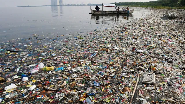 plastics-in-river-new-protocol-of-government-1791740003644_v.webp.webp गंगा और अन्य नदियों को प्लास्टिक मुक्त बनाने की तैयारी, त्योहारों और धार्मिक मेलों में होगी विशेष निगरानी; नया प्रोटोकॉल जारी