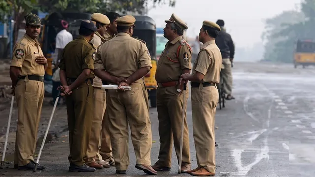 तेलंगाना में दिल दहला देने वाली घटना: पुलिस स्टेशन परिसर में चाय दुकानदार ने किया आत्मदाह, अस्पताल में मौत