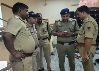 छत्तीसगढ़ में छात्रा पर एसिड अटैक के आरोपितों पर भीड़ का हमला, चेहरे पर कालिख पोती