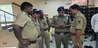 बंगाल में मुर्शिदाबाद के मदरसे में दो छात्रों का यौन उत्पीड़न, संचालक दंपती गिरफ्तार; इमारत बंद की मांग उठी बंगाल में मुर्शिदाबाद के मदरसे में दो छात्रों का यौन उत्पीड़न, संचालक दंपती गिरफ्तार; इमारत बंद की मांग उठी