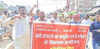 Bahraich News:डग्गामार वाहन बने नासूर, रोडवेजकर्मियों का प्रदर्शन – Illegal Transport Vehicles Become A Menace; Roadways Employees Stage Protest Bahraich News:डग्गामार वाहन बने नासूर, रोडवेजकर्मियों का प्रदर्शन - Illegal Transport Vehicles Become A Menace; Roadways Employees Stage Protest
