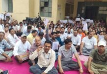 Basti News:संविदा कर्मियों के कार्य बहिष्कार से लड़खड़ाई स्वास्थ्य व्यवस्था – Healthcare System Falters Due To Work Boycott By Contractual Staff Basti News:संविदा कर्मियों के कार्य बहिष्कार से लड़खड़ाई स्वास्थ्य व्यवस्था - Healthcare System Falters Due To Work Boycott By Contractual Staff