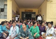 Basti News:हड़ताल से स्वास्थ्य केंद्रों और आरोग्य मंदिरों में मरीजों की सांसत – The Strike Has Caused Problems For Patients At Health Centres And Health Centres Basti News:हड़ताल से स्वास्थ्य केंद्रों और आरोग्य मंदिरों में मरीजों की सांसत - The Strike Has Caused Problems For Patients At Health Centres And Health Centres