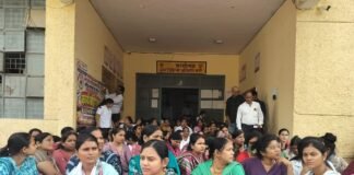 Basti News:हड़ताल से स्वास्थ्य केंद्रों और आरोग्य मंदिरों में मरीजों की सांसत – The Strike Has Caused Problems For Patients At Health Centres And Health Centres Basti News:हड़ताल से स्वास्थ्य केंद्रों और आरोग्य मंदिरों में मरीजों की सांसत - The Strike Has Caused Problems For Patients At Health Centres And Health Centres