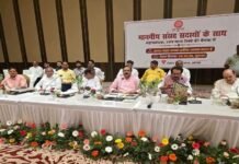 यूपी:रेलवे मंथन में सांसदों की बड़ी मांगें, आगरा से फिर चले वंदे भारत; इन गाड़ियों के ठहराव का दिया सुझाव – Mps Seek More Train Stops, Services And Passenger Facilities In Agra Division यूपी:रेलवे मंथन में सांसदों की बड़ी मांगें, आगरा से फिर चले वंदे भारत; इन गाड़ियों के ठहराव का दिया सुझाव - Mps Seek More Train Stops, Services And Passenger Facilities In Agra Division