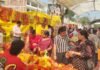 Basti News:नवरात्र पर बाजारों में रौनक, मिट्टी के दीये और कलश की बढ़ी मांग – Festive Buzz In Markets For Navratri; Demand For Clay Lamps And *kalash* Rises शहर में पूजन सामग्री की खरीदारी करते श्रद्धालु। संवाद