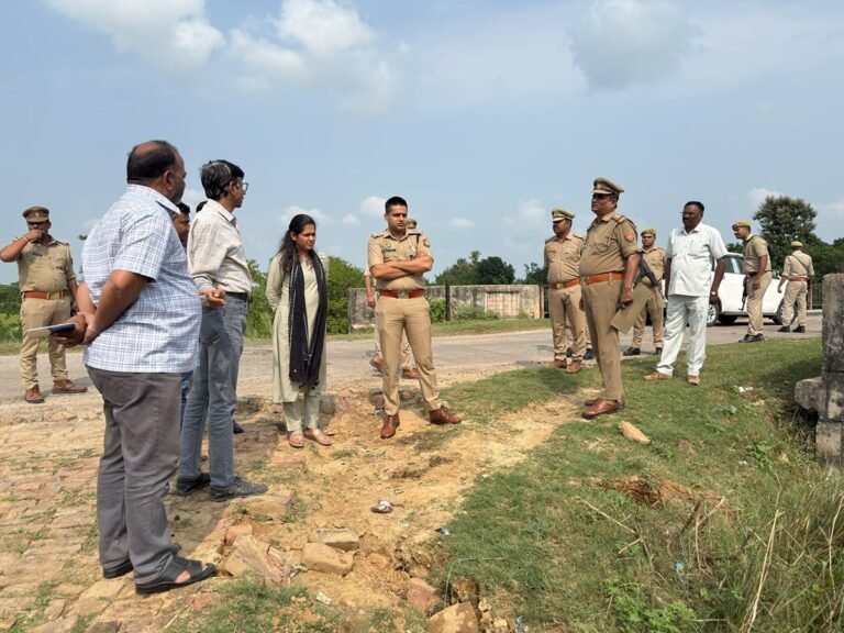Shravasti News:डीएम-एसपी ने परखी विसर्जन स्थलों की व्यवस्था – Dm And Sp Inspected The Arrangements At Immersion Sites