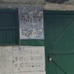 सवाडॉड प्राथमिक विद्यालय जर्जर रसोई, खुली नाली से खतरा:मुख्य गेट के सामने ढक्कन गायब, बच्चों की सुरक्षा पर सवाल सवाडॉड प्राथमिक विद्यालय जर्जर रसोई, खुली नाली से खतरा:मुख्य गेट के सामने ढक्कन गायब, बच्चों की सुरक्षा पर सवाल