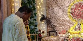 कृष्ण से कितनी बड़ी थीं राधा? आखिर क्यों बरसाने की लाडली ने जन्म लेते ही नहीं खोली थीं आंखें,