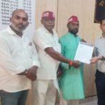 निषाद पार्टी ने SC सूची में शामिल करने की मांग:मुख्यमंत्री को ज्ञापन सौंपकर विमुक्त जनजातियों को आरक्षण देने की अपील निषाद पार्टी ने SC सूची में शामिल करने की मांग:मुख्यमंत्री को ज्ञापन सौंपकर विमुक्त जनजातियों को आरक्षण देने की अपील