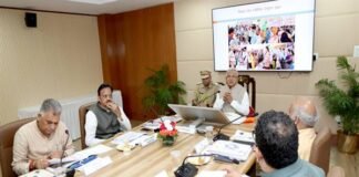 आंगनवाड़ी, प्राथमिक विद्यालयों में स्क्रीनिंग कैम्प लगाए : राज्यपाल पटेल