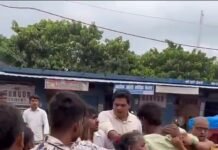 श्रावस्ती भंगहा मोड पर गुटखा थूकने पर महाभारत, बीच सड़क चले लात-घूंसे!
