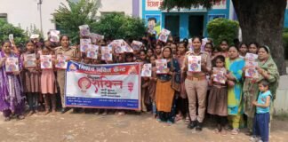 पुलिस अधीक्षक बलरामपुर के निर्देशानुसार पुलिस द्वारा समस्त थाना क्षेत्रांतर्गत मिशन शक्ति जनजागरूकता कार्यक्रम आयोजित कर, महिलाओं एवं बालिकाओं को सुरक्षा और अधिकारों के प्रति किया गया जागरूक*