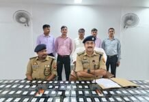 पुलिस अधीक्षक बलरामपुर के निर्देशानुसार,बलरामपुर पुलिस की साइबर सेल/CEIR टीम द्वारा 151 अदद गुमशुदा स्मार्टफोन (अनुमानित कीमत करीब 30 से 35 लाख रुपये) किया गया बरामद, बरामदशुदा स्मार्टफोन को पुलिस अधीक्षक बलरामपुर द्वारा उनके स्वामियों को किया गया सुपुर्द-;*