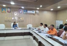 जिलाधिकारी की अध्यक्षता में सीएम डैशबोर्ड पर विकास एवं निर्माण कार्यों की समीक्षा बैठक सम्पन्न
