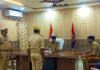 पुलिस अधीक्षक बलरामपुर द्वारा किया गया साप्ताहिक परेड का निरीक्षण, स्वास्थ्य एवं दक्षता की परख हेतु टोलीवार कराई गई ड्रिल* *पुलिसकर्मियों को शारीरिक व मानसिक रूप से फिट रहने के लिए लगवाई गयी दौड़-*