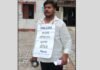 अमेठी: 3 महीने से बंद सामुदायिक शौचालय खुलवाने लोटा लेकर पहुंचा ग्रामीण, गले में मांगपत्र टांगकर किया अनोखा प्रदर्शन
