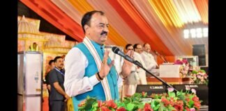 रायबरेली में गरजे केशव प्रसाद मौर्य, बोले-‘अगर सपा राज में होती इतनी बड़ी कथा, तो श्रोताओं को खानी पड़ती लाठियां’