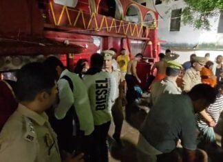 UP: लोलार्क षष्ठी पर काशी में उमड़ा आस्था का सैलाब, संतान की कामना में तीन किमी लंबी कतार