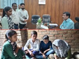 UP: खुशबू की कहानी सुन डीएम ने लिया संज्ञान, शिक्षा से लेकर राशन तक मिलेगी सरकारी मदद