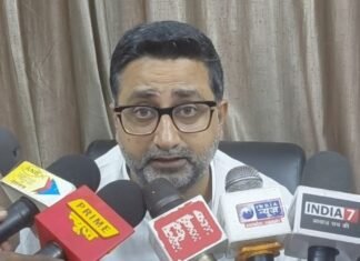 UP: विपक्ष को नींद नहीं आ रही, 2027 में भी दाल नहीं गलेगी”, दानिश आजाद का अखिलेश पर तीखा तंज, UCC पर दी नसीहत