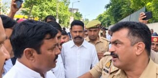UP: फिरोज गांधी कॉलेज के बाहर सदस्यता अभियान को लेकर बवाल, सपा छात्रसभा और ABVP कार्यकर्ता आमने-सामने