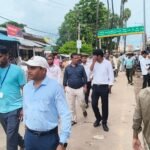 इटवा में अवैध अतिक्रमण पर चला बुलडोजर:जाम की समस्या से राहत दिलाने के लिए कार्रवाई इटवा में अवैध अतिक्रमण पर चला बुलडोजर:जाम की समस्या से राहत दिलाने के लिए कार्रवाई