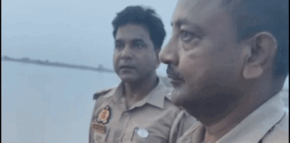 कलवारी-टांडा पुल से युवक ने सरयू नदी में लगाई छलांग:बस्ती में पुलिस टीम नाव से तलाश में जुटी, परिजनों से भी पूछताछ जारी