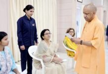 जनता दर्शन में पुलिस शिकायतों पर सख्त हुए CM योगी, बोले- थाना स्तर पर लापरवाही नहीं चलेगी