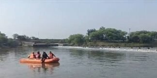 खारुन नदी पार करते वक्त हादसा, एक युवक लापता; दूसरा सुरक्षित बाहर आया