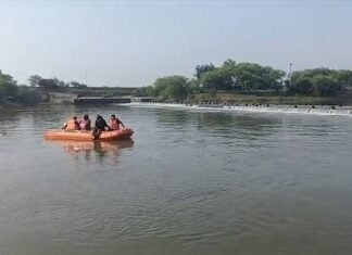 खारुन नदी पार करते वक्त हादसा, एक युवक लापता; दूसरा सुरक्षित बाहर आया