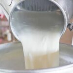 1 सितंबर से मुंबई में दूध महंगा 1 सितंबर से मुंबई में दूध महंगा