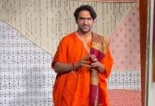 बाबा बागेश्वर की सोने की खड़ाऊ की कीमत 10 करोड़? सोशल मीडिया पर छिड़ी चर्चा