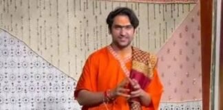 बाबा बागेश्वर की सोने की खड़ाऊ की कीमत 10 करोड़? सोशल मीडिया पर छिड़ी चर्चा