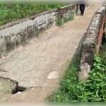 जर्जर पुल दे रहा हादसे को दावत, ग्रामीणों ने नए पुल के निर्माण की मांग